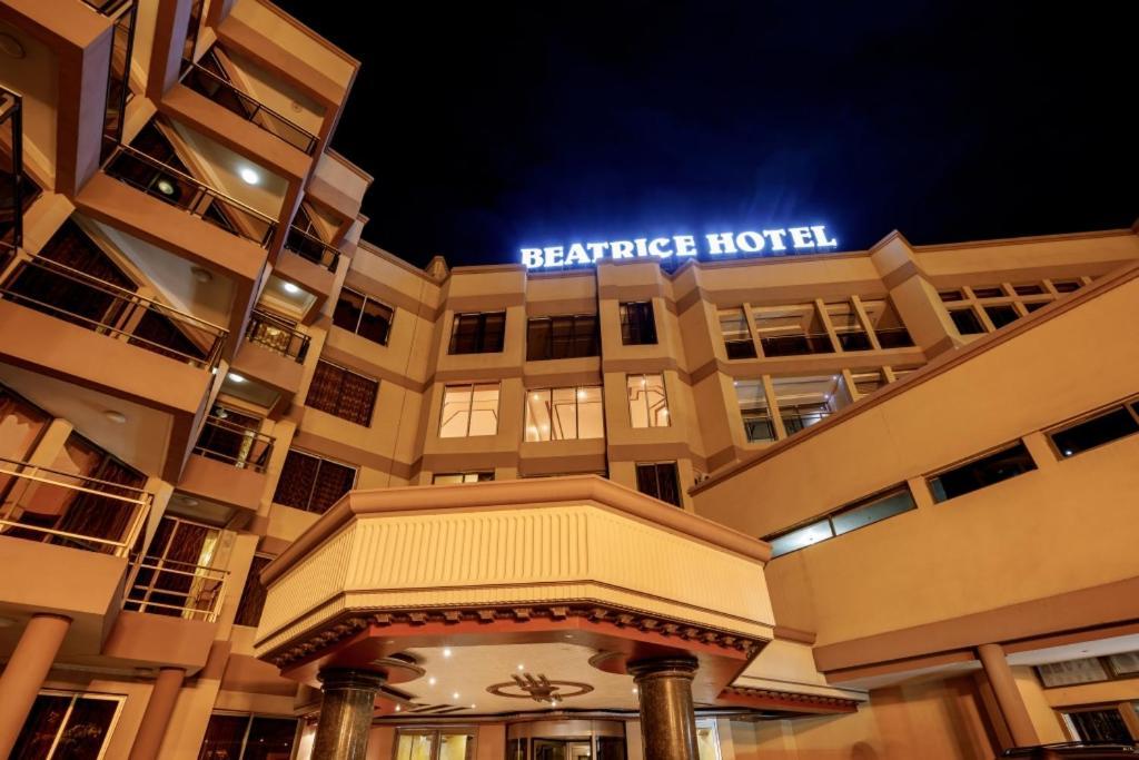 Beatrice Hotel Киншаса Екстериор снимка